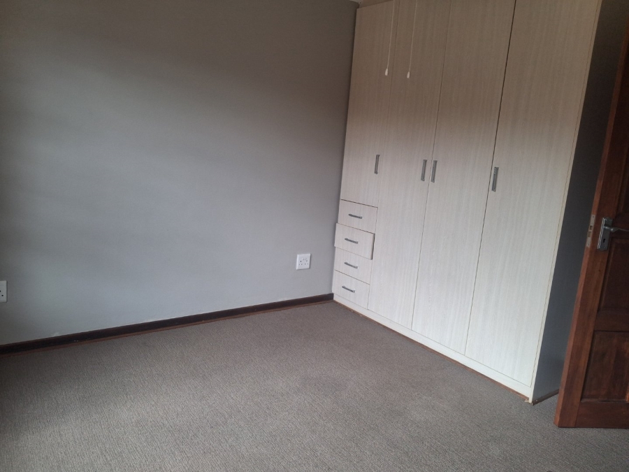 To Let 3 Bedroom Property for Rent in Hillside Free State